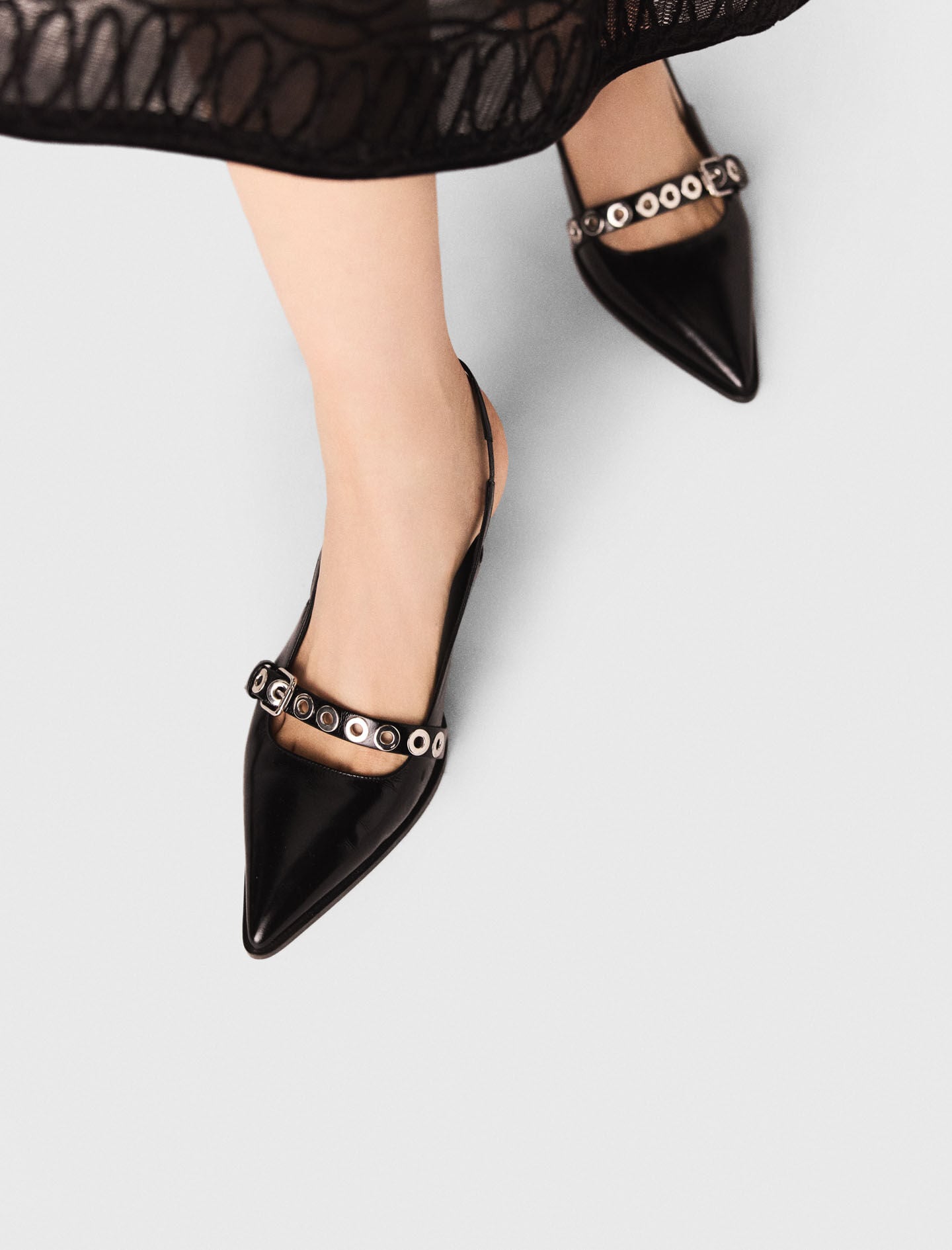 Maje Outlet / Leather pumps with eyelet strap