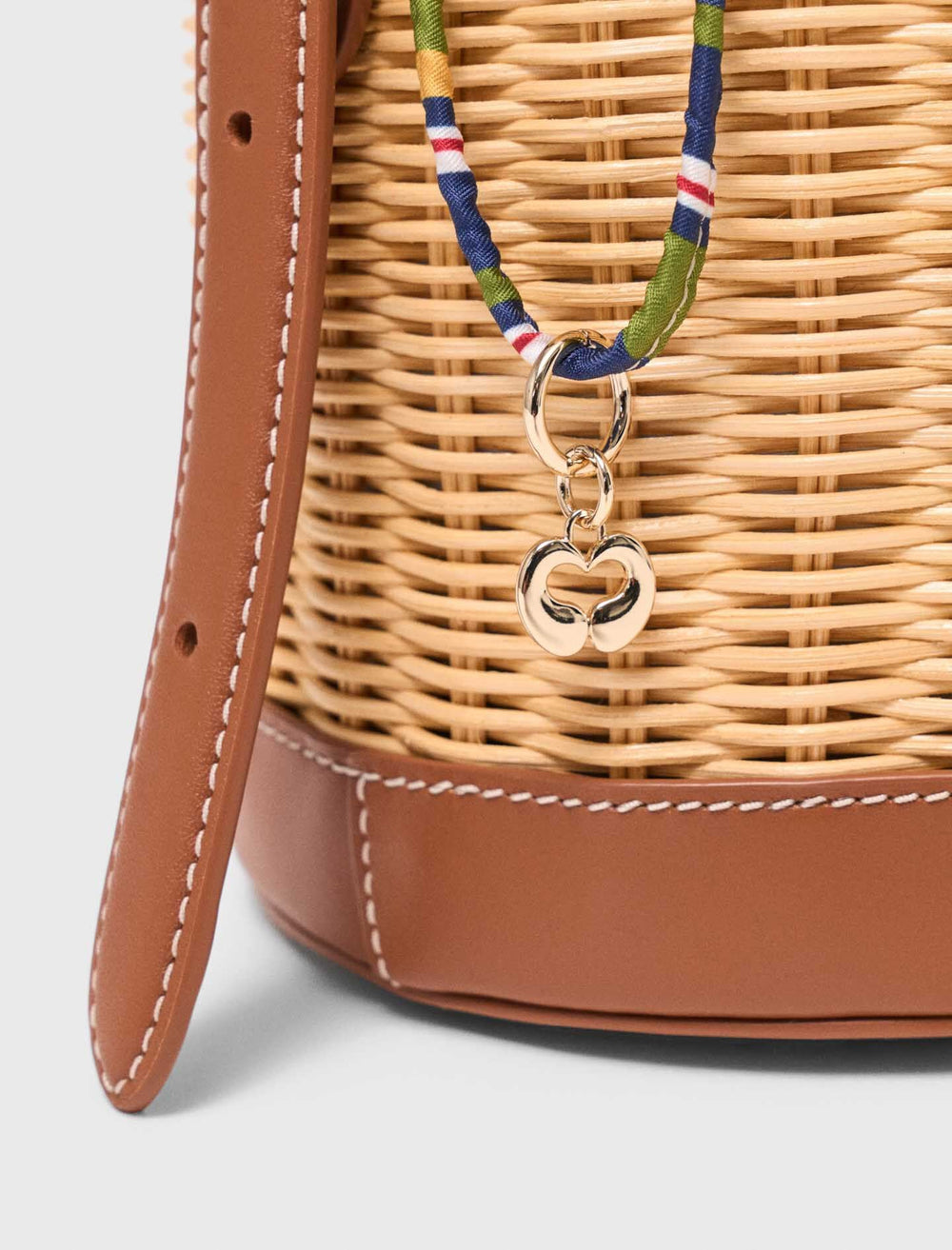 Maje Online / Wicker basket with printed pouch