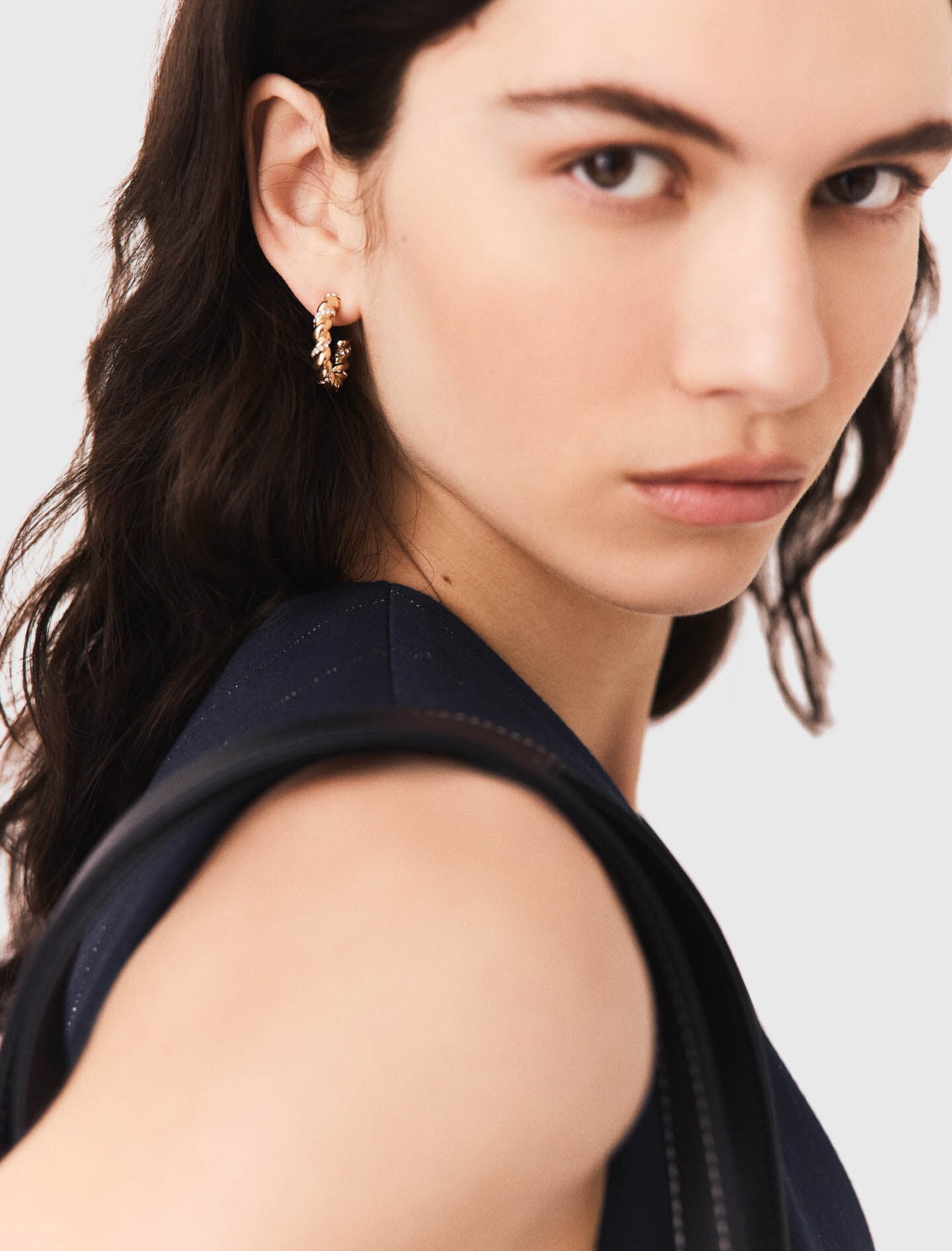 Maje Online / Twisted rhinestone hoop earrings