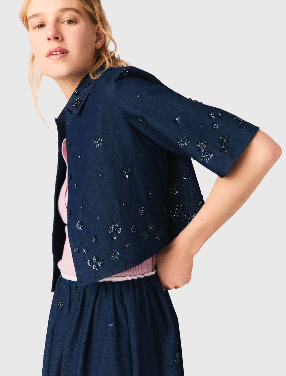 Maje Sale / Embroidered cropped denim shirt