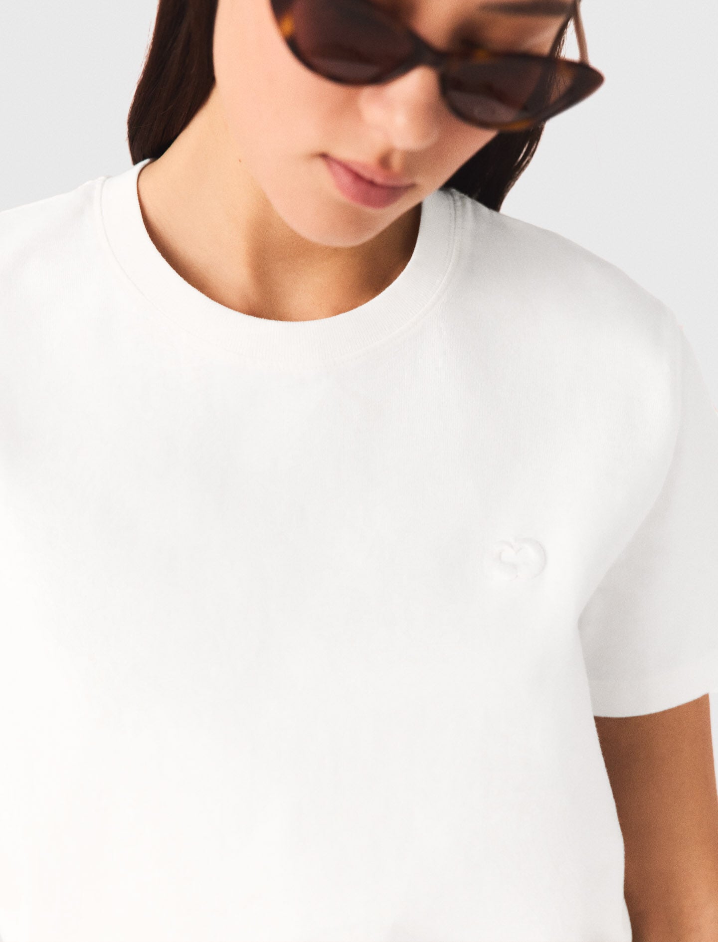Maje Outlet / T-shirt with small embroidered logo